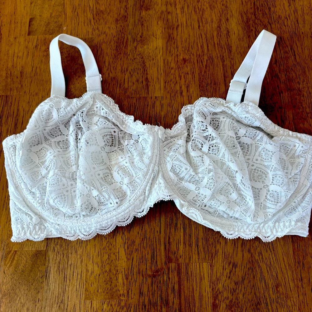 Intimissimi Elegant White Lace Bra Underwire Size 40D Sexy Beautiful Lacy